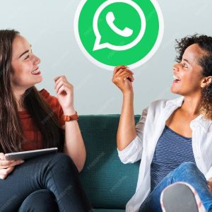 Smartphone com ícone do WhatsApp Messenger para marketing digital