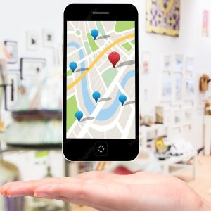 Smartphone exibindo Google Maps para SEO Local